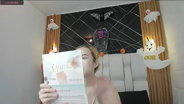 Snapshot of kristal_joi_dl chatting on 27, 10, 2025 kristal joi dl online show from 27, 10, 2025