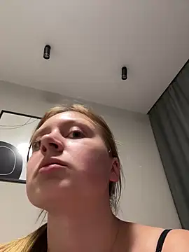 Snapshot of Babyy_Lynaa chatting on 3, 10, 2025 Babyy Lynaa online show from 3, 10, 2025