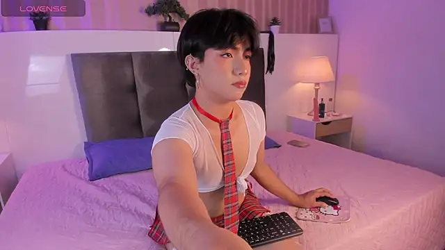 Creamy Angelo online show from 10, 9, 2025