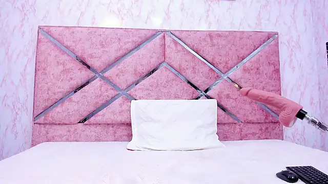 HOT EMIILY  online show from 18, 10, 2025