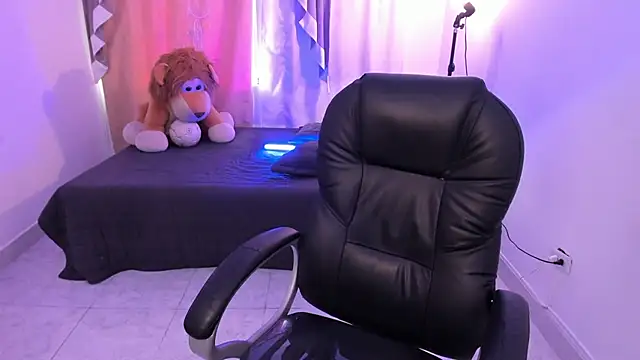 Aron Boyy online show from 6, 4, 2026