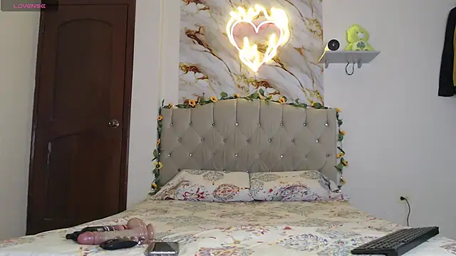 Snapshot of rossie_evans chatting on 30, 10, 2025 rossie evans online show from 30, 10, 2025