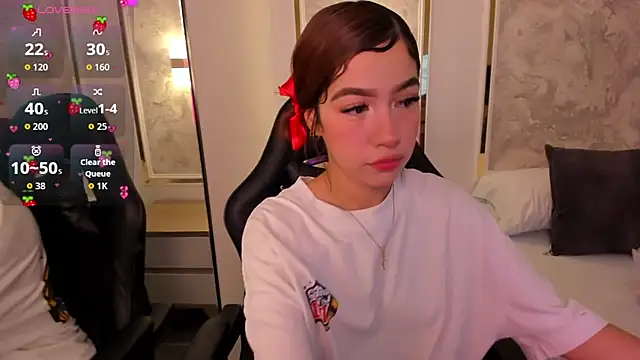 doll eyees  online show from 11, 10, 2025