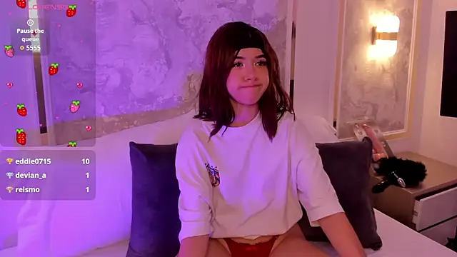 doll eyees  online show from 15, 11, 2025