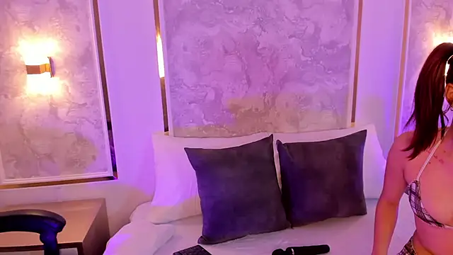 doll eyees  online show from 4, 12, 2025