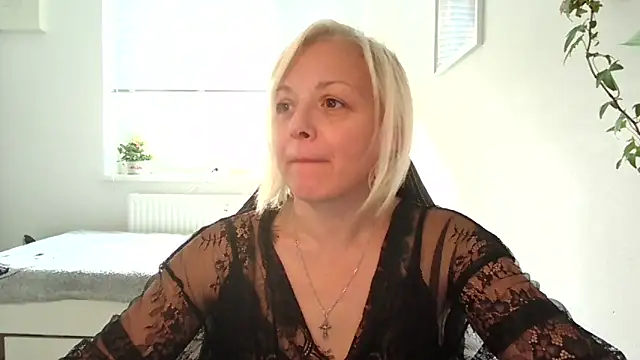 Linsy Kim online show from 22, 10, 2025