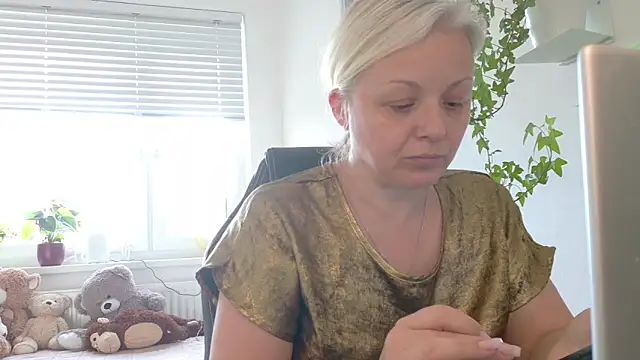 Linsy Kim online show from 2, 3, 2026