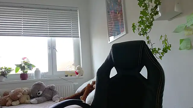 Linsy Kim online show from 3, 3, 2026