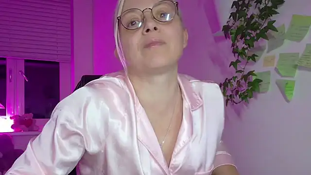 Linsy Kim online show from 12, 3, 2026