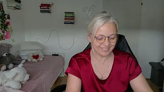 Linsy Kim online show from 15, 4, 2026