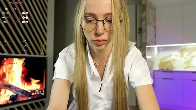 Snapshot of BritaKiss chatting on 12, 9, 2025 BritaKiss online show from 12, 9, 2025