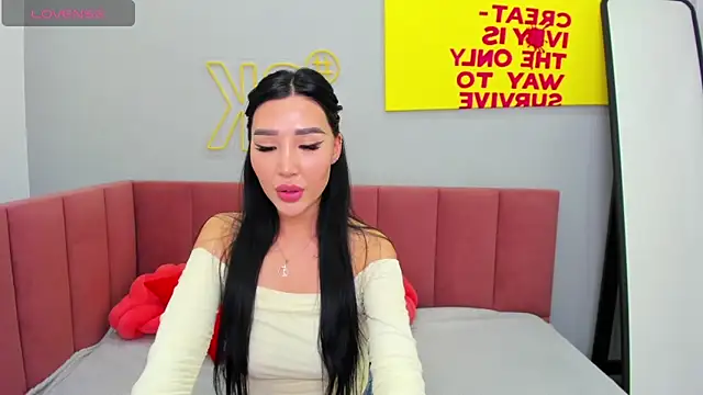 Snapshot of Jennifer_Munoz chatting on 8, 10, 2025 Jennifer Munoz online show from 8, 10, 2025