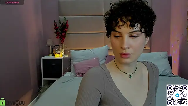 Adeline Perle online show from 5, 12, 2025