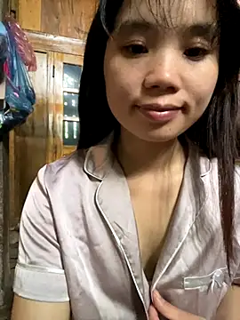 Snapshot of Ngoc-bbi chatting on 28, 10, 2025 Ngoc-bbi online show from 28, 10, 2025