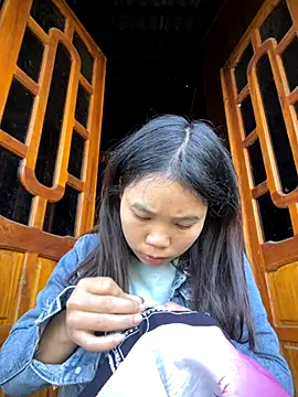 Snapshot of Ngoc-bbi chatting on 23, 11, 2025 Ngoc-bbi online show from 23, 11, 2025