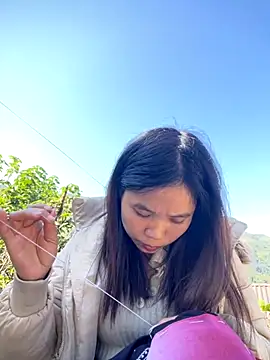 Snapshot of Ngoc-bbi chatting on 26, 11, 2025 Ngoc-bbi online show from 26, 11, 2025