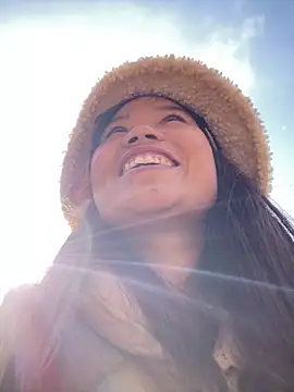 Snapshot of Ngoc-bbi chatting on 15, 12, 2025 Ngoc-bbi online show from 15, 12, 2025