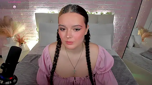 Snapshot of HeyMary chatting on 19, 9, 2025 HeyMary online show from 19, 9, 2025