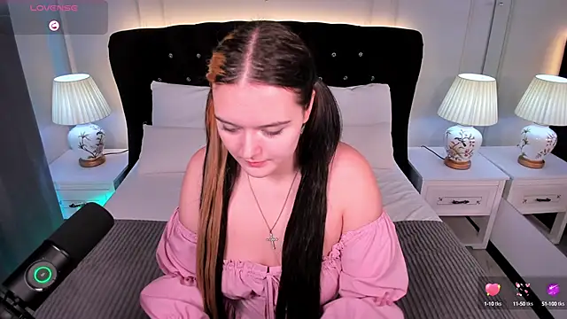 Snapshot of HeyMary chatting on 25, 9, 2025 HeyMary online show from 25, 9, 2025