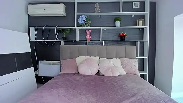 SabrinaSharm online show from 23, 9, 2025