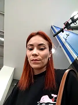 dulcelatin21 online show from 9, 10, 2025