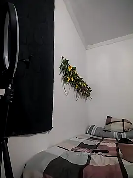 dulcelatin21 online show from 5, 11, 2025