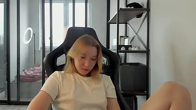 Agatha May online show from 2, 12, 2025