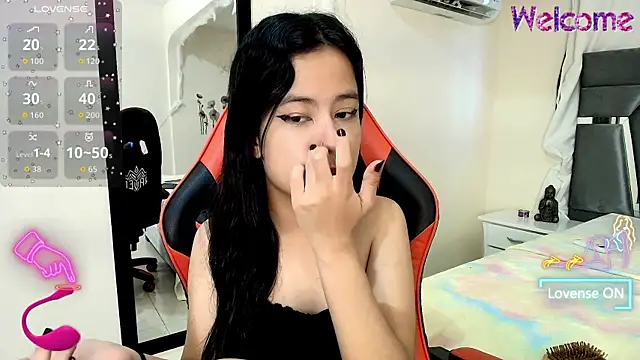 MiniLove 01 online show from 11, 4, 2026