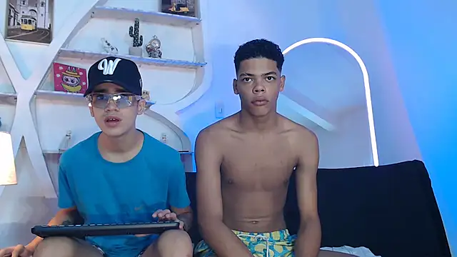 Snapshot of PRETTY_FEM chatting on 11, 9, 2025 PRETTY FEM online show from 11, 9, 2025