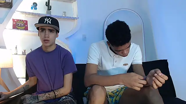 Snapshot of PRETTY_FEM chatting on 17, 9, 2025 PRETTY FEM online show from 17, 9, 2025