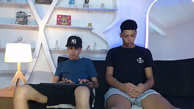 Snapshot of PRETTY_FEM chatting on 23, 9, 2025 PRETTY FEM online show from 23, 9, 2025