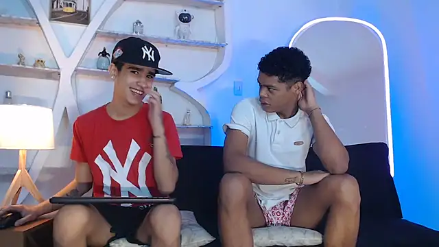 Snapshot of PRETTY_FEM chatting on 30, 9, 2025 PRETTY FEM online show from 30, 9, 2025