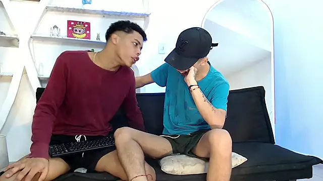 Snapshot of PRETTY_FEM chatting on 3, 11, 2025 PRETTY FEM online show from 3, 11, 2025