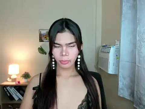 Snapshot of dianne_swift chatting on 21, 10, 2025 dianne swift online show from 21, 10, 2025