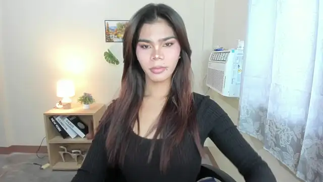 Snapshot of dianne_swift chatting on 22, 10, 2025 dianne swift online show from 22, 10, 2025