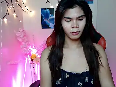 Snapshot of dianne_swift chatting on 4, 11, 2025 dianne swift online show from 4, 11, 2025