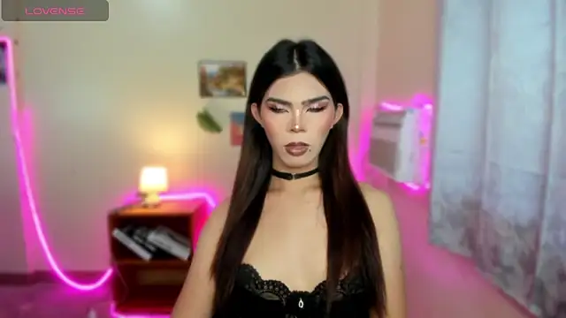 Snapshot of dianne_swift chatting on 25, 11, 2025 dianne swift online show from 25, 11, 2025