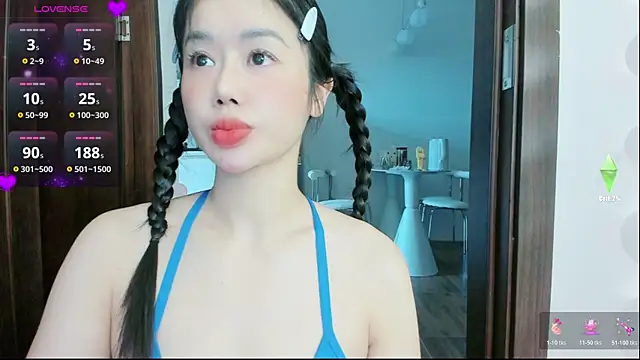 strawberry-ni online show from 10, 11, 2025