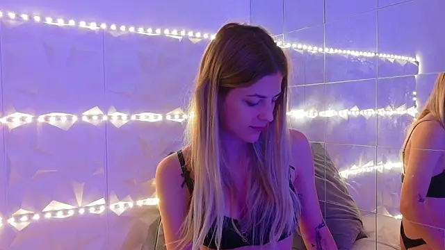 Aishha  online show from 15, 9, 2025