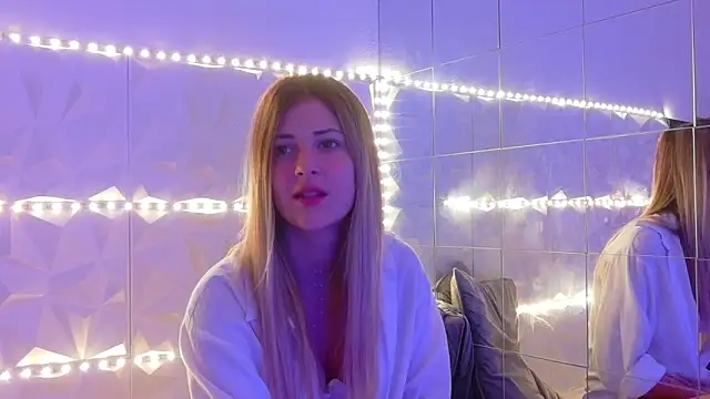 Aishha  online show from 7, 10, 2025