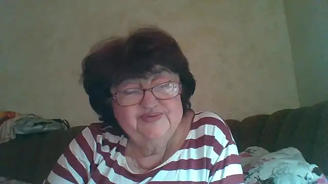 Snapshot of MilaSky5303 chatting on 11, 10, 2025 MilaSky5303 online show from 11, 10, 2025