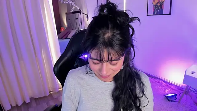 flower smith  online show from 18, 4, 2026