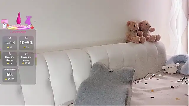 Snapshot of LuLu-Moon chatting on 28, 9, 2025 LuLu-Moon online show from 28, 9, 2025