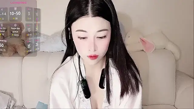 Snapshot of LuLu-Moon chatting on 20, 10, 2025 LuLu-Moon online show from 20, 10, 2025