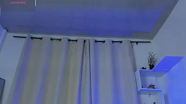 Selenafox 0 online show from 12, 11, 2025