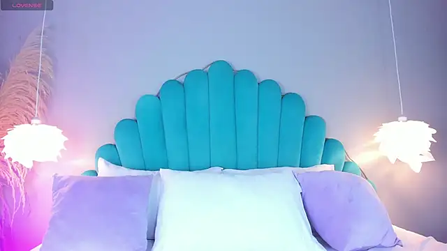 AlassiaHocthner online show from 25, 11, 2025