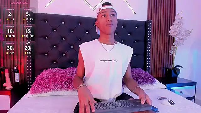 Snapshot of SammyAdams_ chatting on 22, 9, 2025 SammyAdams online show from 22, 9, 2025