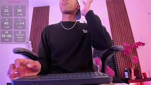 Snapshot of SammyAdams_ chatting on 4, 10, 2025 SammyAdams online show from 4, 10, 2025
