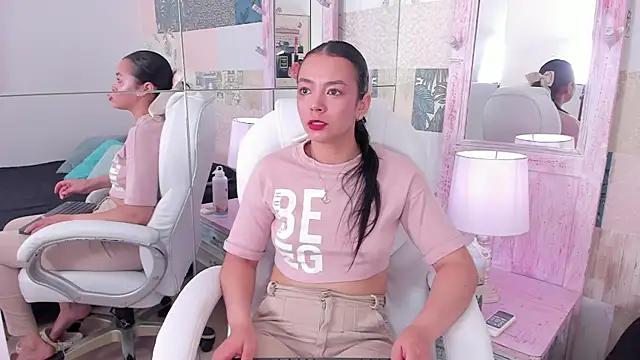 Snapshot of hillary_chen chatting on 25, 10, 2025 hillary chen online show from 25, 10, 2025