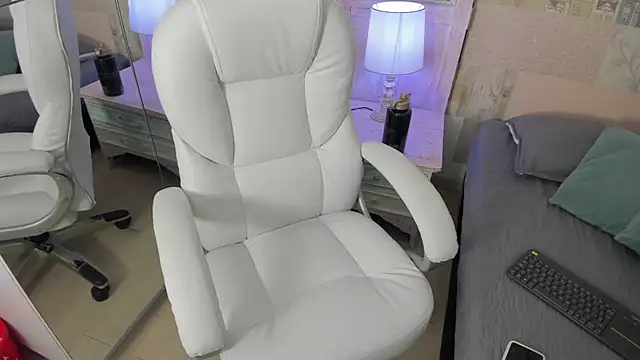 Snapshot of hillary_chen chatting on 30, 10, 2025 hillary chen online show from 30, 10, 2025